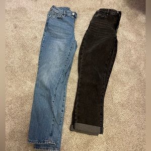 2 pairs of jeans!! Hardly been warn.